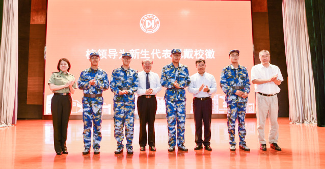 上海電機(jī)學(xué)院舉行2021年大學(xué)生軍政訓(xùn)練開營儀式暨2021級本?？菩律_學(xué)典禮